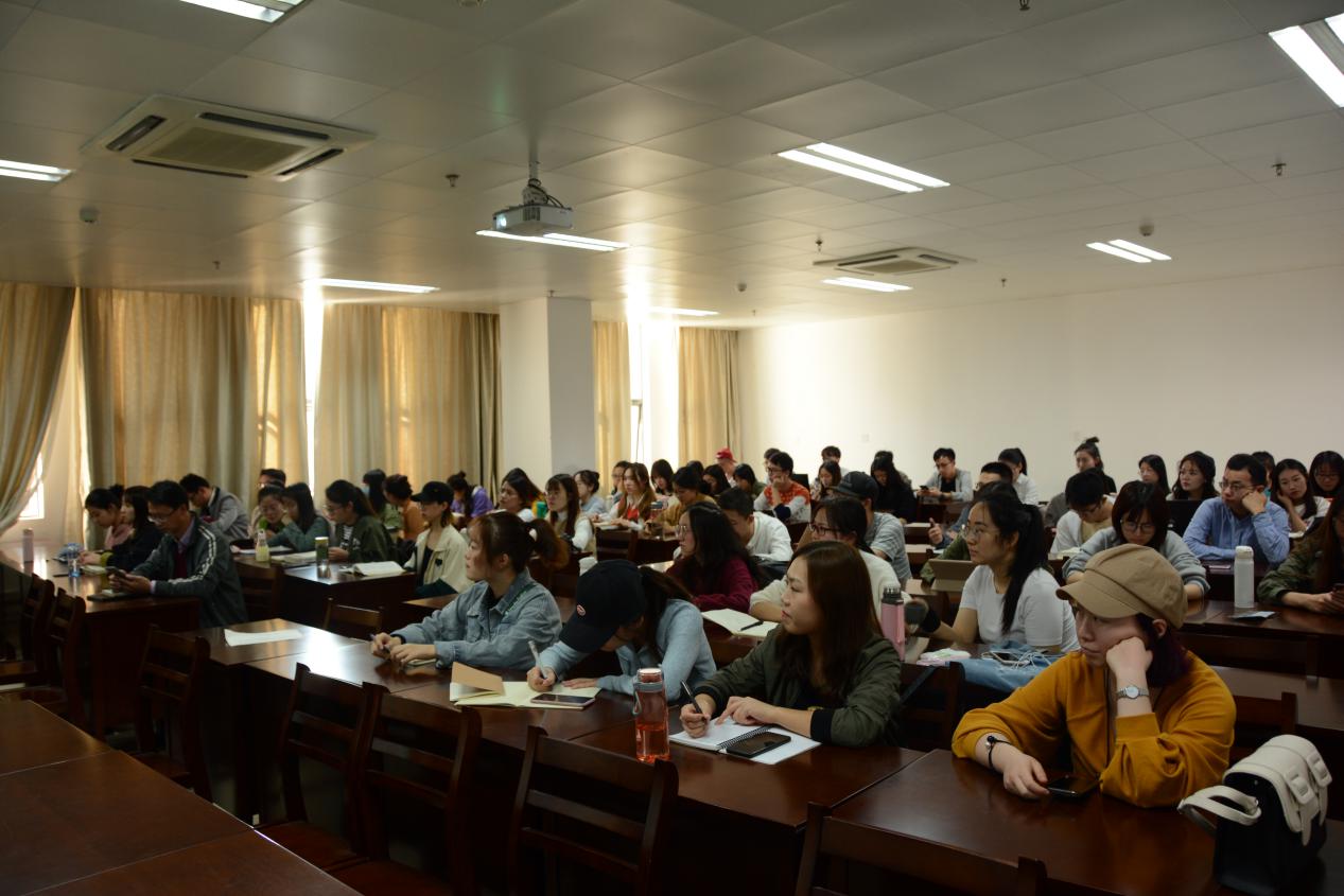 说明: 与会同学全景1