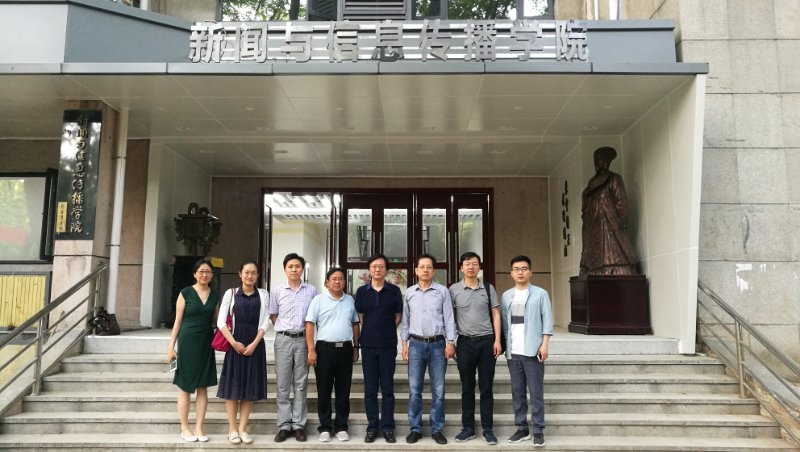 考察华科新闻与信息学院