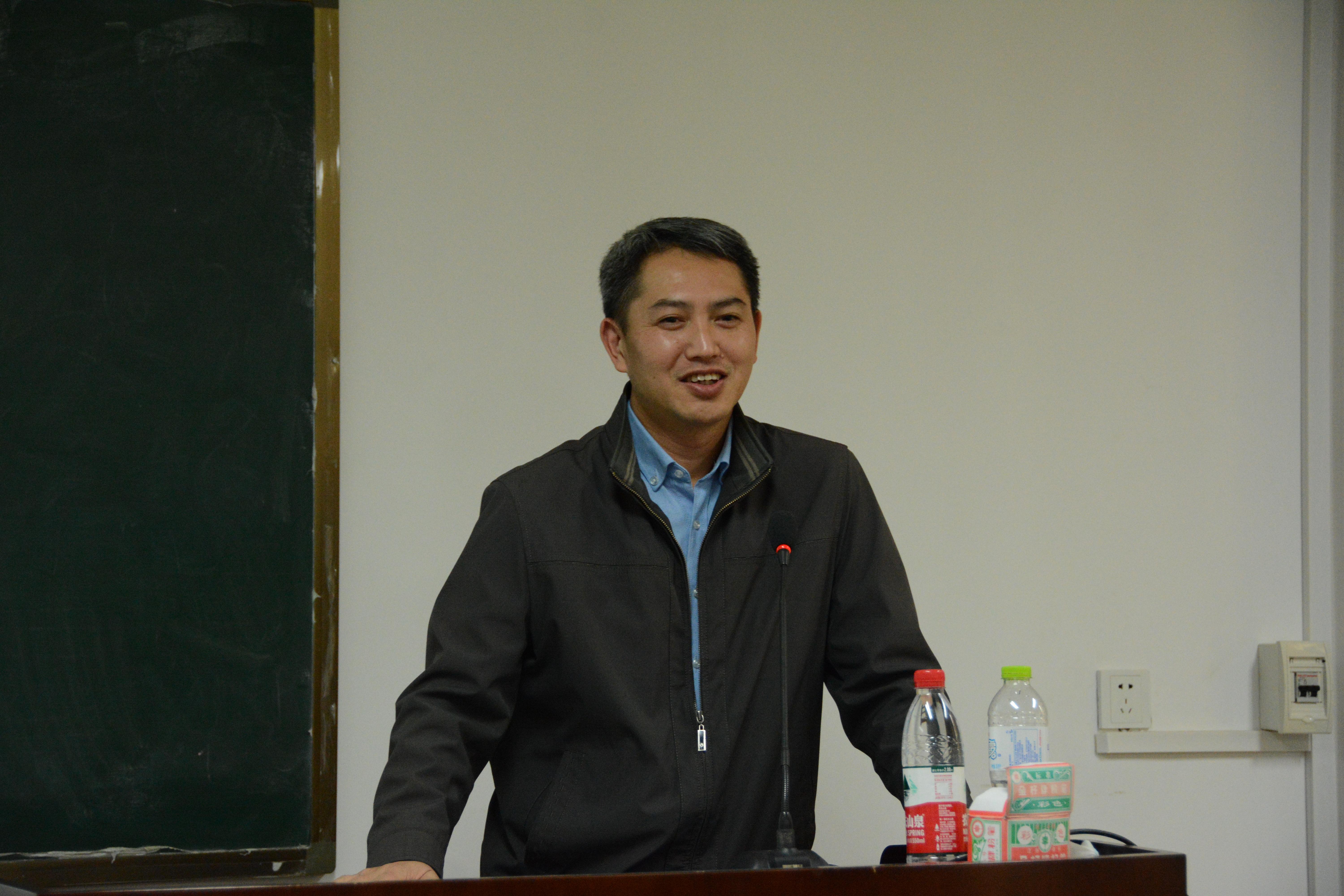 说明: 西南交通大学人文学院经理、教授 石磊特写1