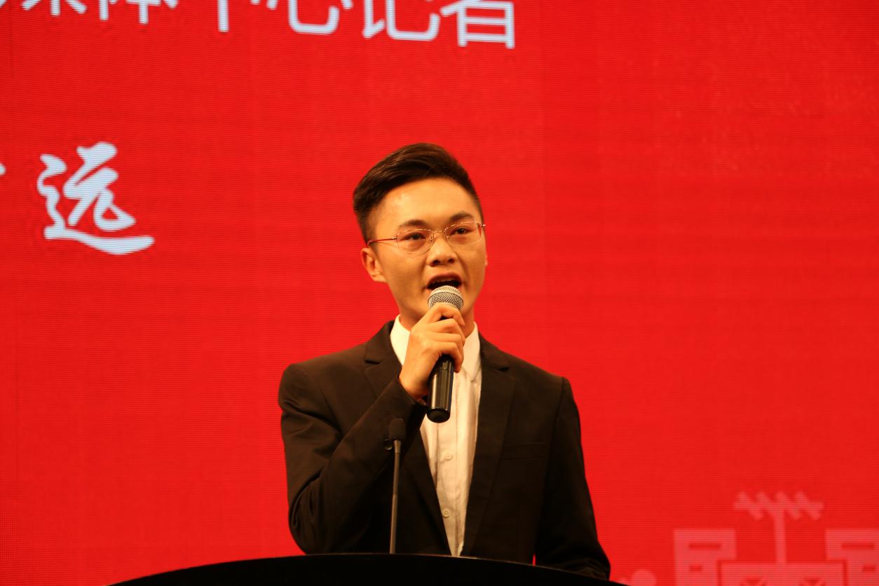 说明: 百色市乐业县融媒体中心记者罗方远 说明: 百色市乐业县融媒体中心记者罗方远