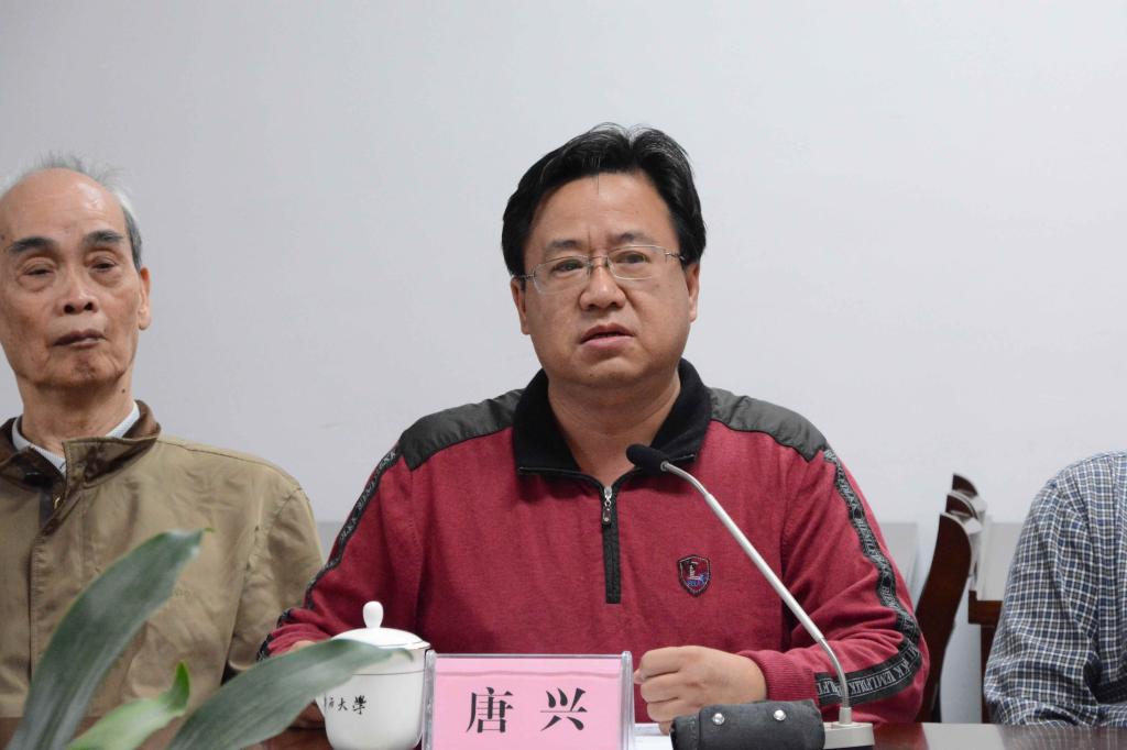 新闻传播学院公司党委书记唐兴致辞