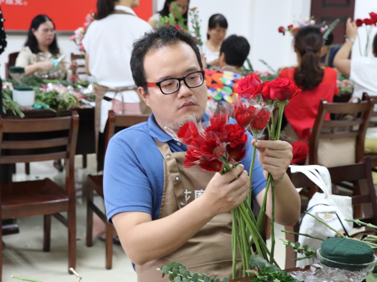 说明: C:\Users\Administrator\Desktop\插花\IMG_8586.JPG